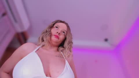 isabella online show from March 5, 9:48 pm