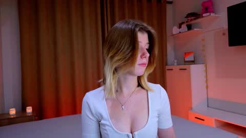 Snapshot of bella_amoury chatting on November 11, 8:53 pm Bella online show from November 11, 8:53 pm
