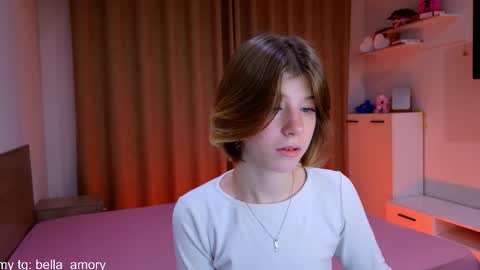 Snapshot of bella_amoury chatting on December 4, 11:57 pm Bella online show from December 4, 11:57 pm