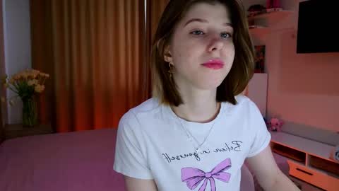 Snapshot of bella_amoury chatting on February 20, 1:55 pm Bella online show from February 20, 1:55 pm