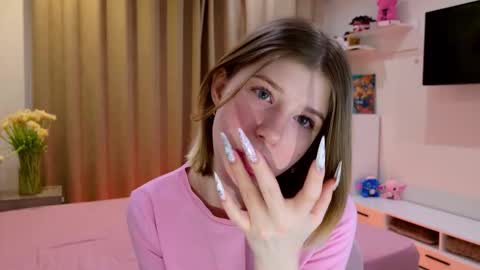 Snapshot of bella_amoury chatting on February 21, 10:00 pm Bella online show from February 21, 10:00 pm