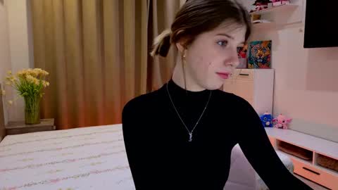 Snapshot of bella_amoury chatting on February 22, 6:06 pm Bella online show from February 22, 6:06 pm