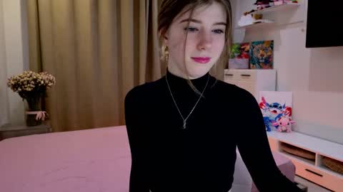 Snapshot of bella_amoury chatting on March 9, 9:08 pm Bella online show from March 9, 9:08 pm