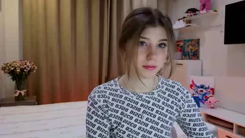Snapshot of bella_amoury chatting on March 15, 6:03 pm Bella online show from March 15, 6:03 pm