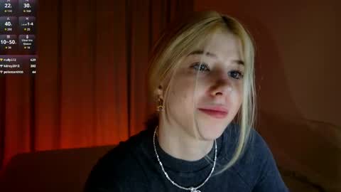 Snapshot of bella_amoury chatting on April 19, 6:10 pm Bella online show from April 19, 6:10 pm