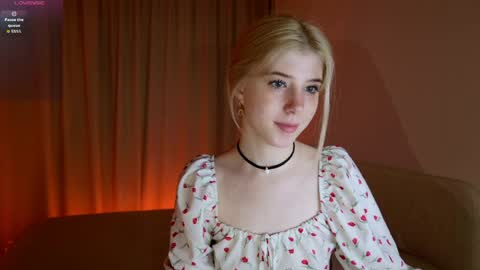 Snapshot of bella_amoury chatting on May 15, 12:01 pm Bella online show from May 15, 12:01 pm