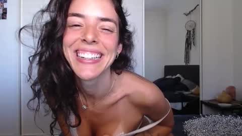 Snapshot of bella_bloom1 chatting on February 14, 11:12 pm Bella online show from February 14, 11:12 pm