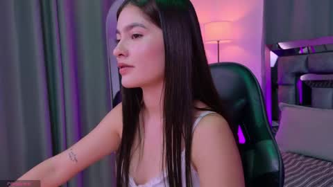 Snapshot of bella_clark2 chatting on April 25, 3:31 pm Bella online show from April 25, 3:31 pm