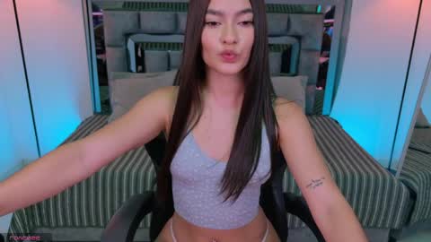 Snapshot of bella_clark2 chatting on April 29, 4:00 pm Bella online show from April 29, 4:00 pm