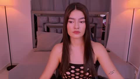 Snapshot of bella_clark2 chatting on May 24, 8:47 pm Bella online show from May 24, 8:47 pm
