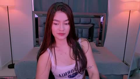 Snapshot of bella_clark2 chatting on July 16, 1:06 pm Bella online show from July 16, 1:06 pm