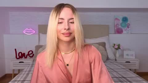 Bella online show from April 29, 7:42 pm