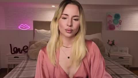 Bella online show from May 1, 7:18 pm