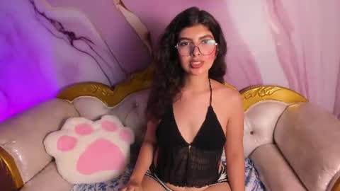 Snapshot of bella_cuttee chatting on July 30, 7:24 pm B E L L A online show from July 30, 7:24 pm