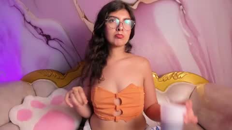 Snapshot of bella_cuttee chatting on July 31, 7:02 pm B E L L A online show from July 31, 7:02 pm