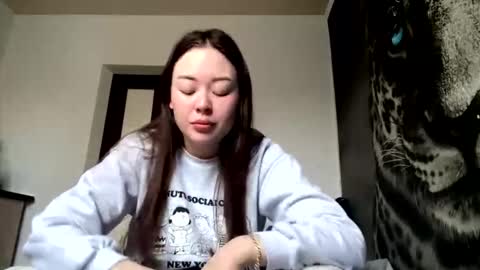 Hanna here Welcome  online show from March 18, 1:53 am