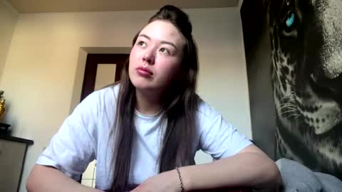 Hanna here Welcome  online show from March 25, 2:28 am