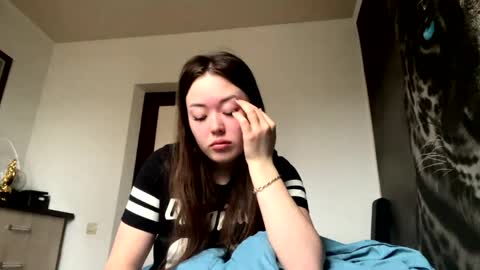 Hanna here Welcome  online show from April 8, 2:33 am