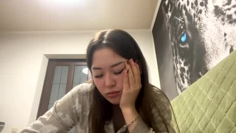 Hanna here Welcome  online show from April 19, 5:01 pm