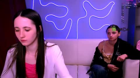 Snapshot of bella_dorn chatting on June 4, 7:31 pm Bella online show from June 4, 7:31 pm