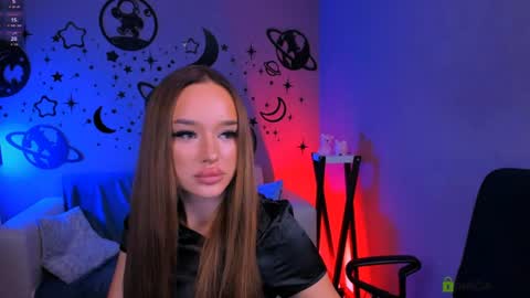 Snapshot of bella_dorn chatting on August 4, 7:27 pm Bella online show from August 4, 7:27 pm