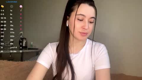 Snapshot of bella_gasp chatting on March 3, 5:57 am Jane online show from March 3, 5:57 am