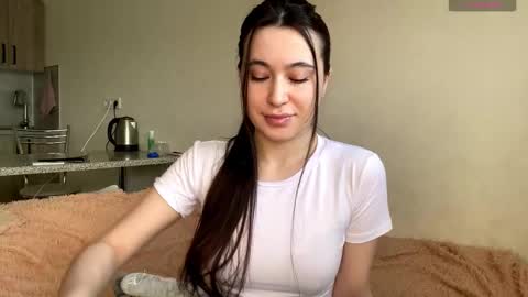 Snapshot of bella_gasp chatting on March 13, 6:31 am Jane online show from March 13, 6:31 am