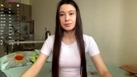 Snapshot of bella_gasp chatting on April 13, 5:24 am Jane online show from April 13, 5:24 am