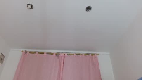 Snapshot of bella_gentle chatting on May 6, 11:15 am bella_gentle online show from May 6, 11:15 am