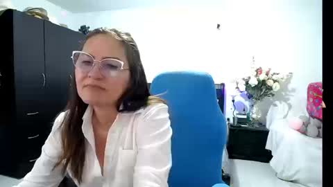 Bella online show from October 1, 9:54 pm