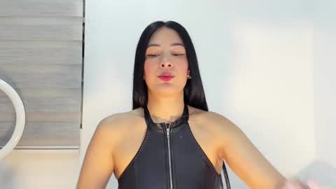 Laura online show from December 4, 3:38 am