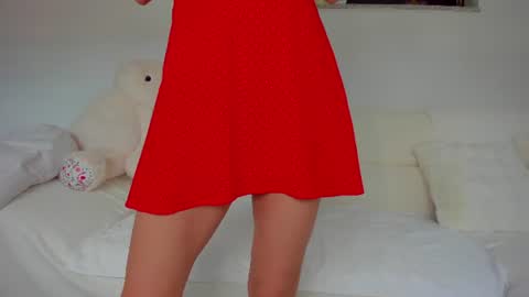 Snapshot of bella_hot77 chatting on June 20, 11:35 am Anna online show from June 20, 11:35 am