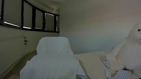Snapshot of bella_hot77 chatting on June 21, 9:34 am Anna online show from June 21, 9:34 am