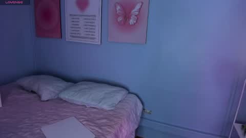  Bella  online show from April 16, 9:39 pm