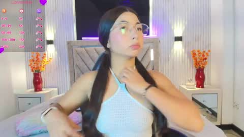 Snapshot of bella_martini_ chatting on April 17, 11:57 am bella_martini_ online show from April 17, 11:57 am