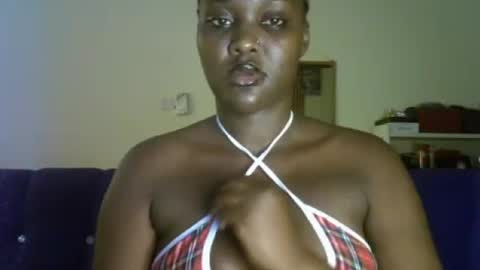 Snapshot of bella_reina chatting on July 9, 7:01 am bella_reina online show from July 9, 7:01 am