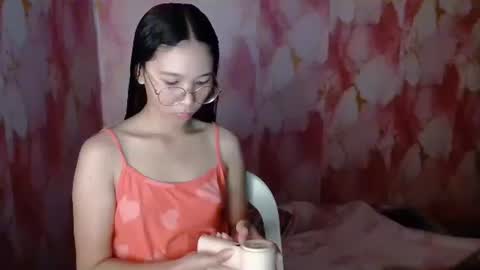 Snapshot of bella_saero chatting on May 2, 2:22 pm bella online show from May 2, 2:22 pm