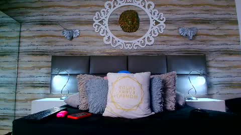 Snapshot of bella_salvatore chatting on February 12, 9:43 pm     online show from February 12, 9:43 pm