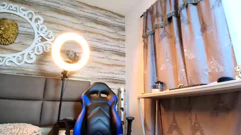 Snapshot of bella_salvatore chatting on September 21, 2:29 pm     online show from September 21, 2:29 pm