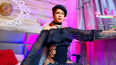 Snapshot of bella_salvatore chatting on September 28, 5:51 pm     online show from September 28, 5:51 pm