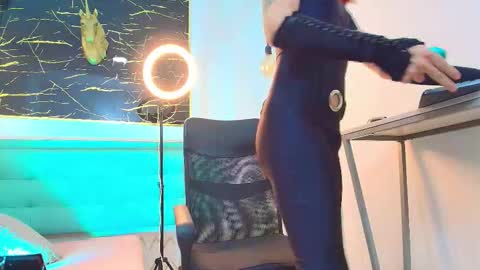     online show from November 20, 8:52 pm