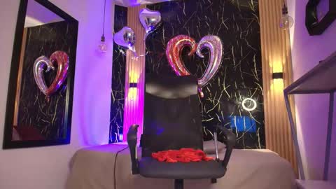 Snapshot of bella_salvatore chatting on February 24, 10:30 pm online show from February 24, 10:30 pm