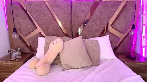 Bella Swwan  online show from June 18, 6:34 pm