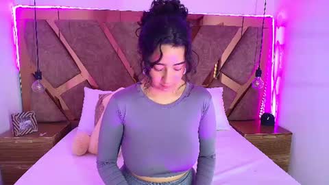 Bella Swwan  online show from July 5, 10:50 pm