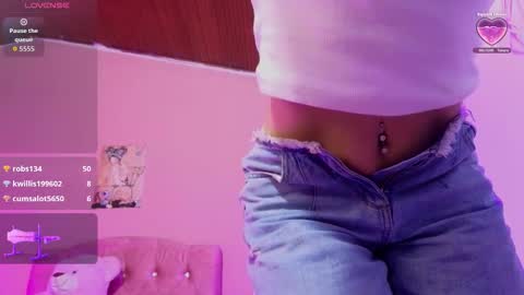 Snapshot of bella_thixx chatting on September 13, 2:33 am bella_thixx online show from September 13, 2:33 am