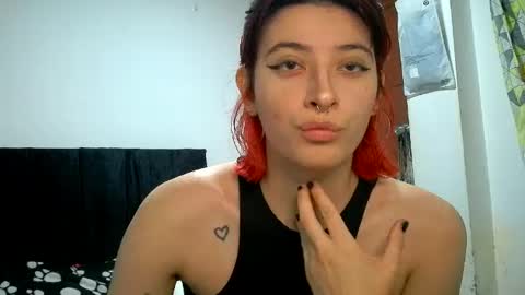 Snapshot of bella_thorne1999 chatting on June 23, 12:41 am bella_thorne1999 online show from June 23, 12:41 am
