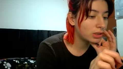 Snapshot of bella_thorne1999 chatting on June 23, 11:47 pm bella_thorne1999 online show from June 23, 11:47 pm