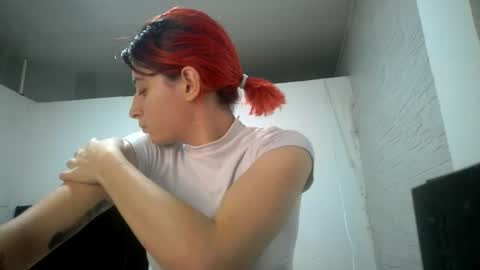 Snapshot of bella_thorne1999 chatting on July 7, 2:36 am bella_thorne1999 online show from July 7, 2:36 am
