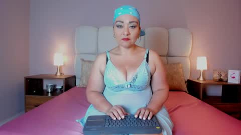 bella_vesper online show from May 13, 11:29 am