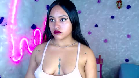 Snapshot of bella_warzon chatting on February 19, 9:49 am bella_warzon online show from February 19, 9:49 am